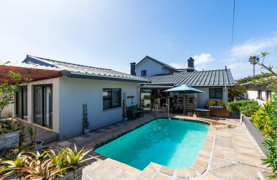 4 Bedroom Property for Sale in Linkside Western Cape